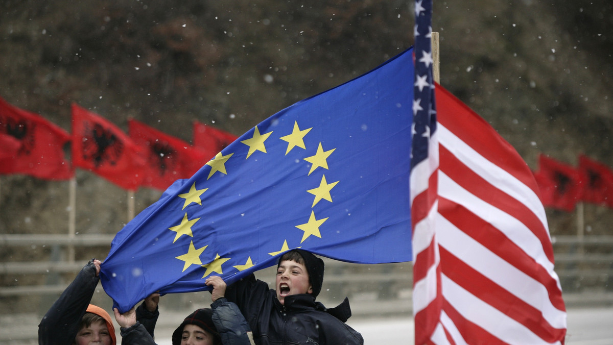 - Negocjacje o stowarzyszeniu UE z Kosowem nie będą oznaczać automatycznie uznania niepodległości Kosowa przez te kraje Unii, które tego dotąd nie uczyniły - oceniła w środę w Brukseli kosowska minister spraw europejskich Vlora Citaku.