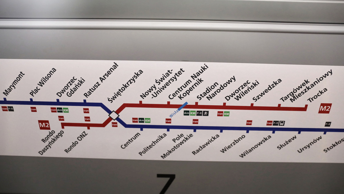 Dzisiaj pociągi II linii metra zaczęły kursować nowym odcinkiem wybudowanym na Pradze-Północ i Targówku. W tym dniu przejazdy linią M2 są bezpłatne.