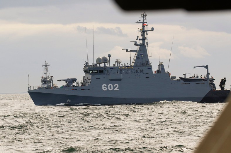 ORP Albatros (602) - drugi polski niszczyciel min. Widoczna z przodu armata to OSU-35K 35mm.