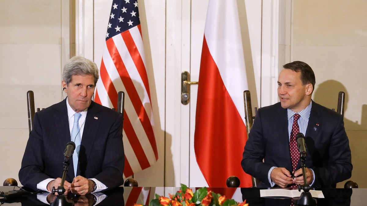 John Kerry i Radosław Sikorski