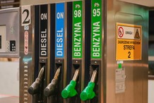 Droższa benzyna i diesel – napięcia na świecie uderzają w portfele Polaków. Ceny paliw wzrosną o 10–15 groszy