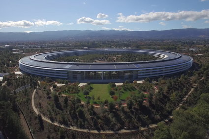 Niesamowita, "kosmiczna" siedziba Apple'a z lotu ptaka [DUŻO ZDJĘĆ]