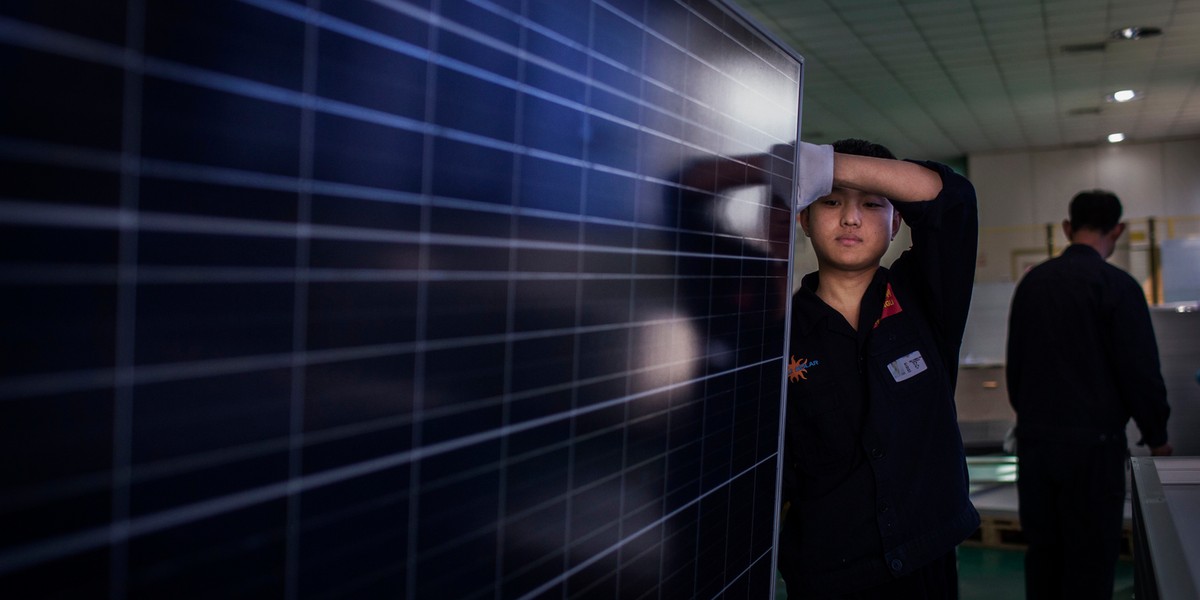 Chiny są największym na świecie producentem paneli słonecznych - generujących prąd elektryczny ogniw fotowoltaicznych. Odpowiadają nawet za 65 proc. światowej produkcji