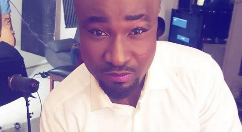 Harrysong with make-up on his face