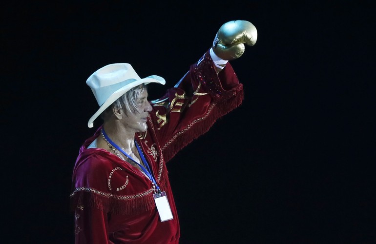 Mickey Rourke znokautował rywala. Elliot Seymour przegrał z 62-latkiem już II rundzie