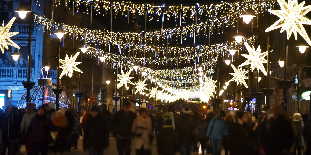 ulica Piotrkowska w Łodzi w świątecznej iluminacji