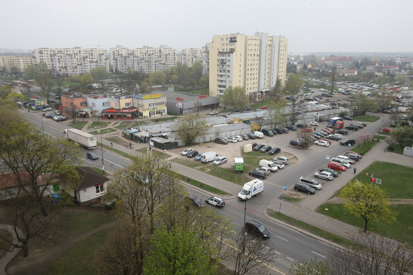 Budowa metra przeciągnie się przez bazarek?