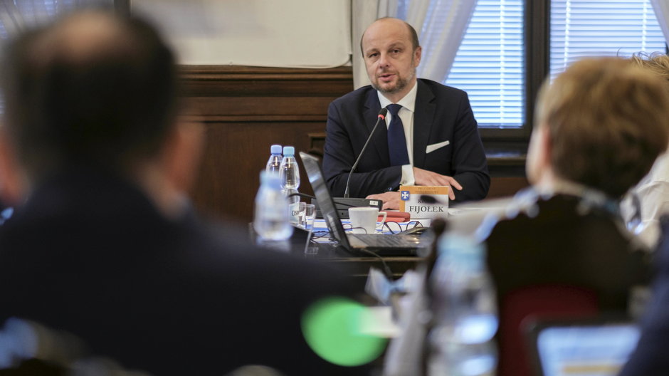 Prezydent Rzeszowa Konrad Fijołek na sesji rady miasta