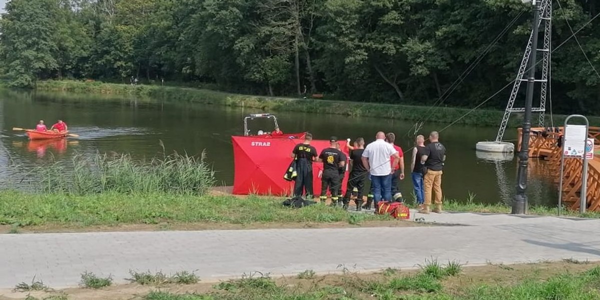 Tragiczny finał poszukiwań. Ciało seniora dryfowało w zbiorniku wodnym.