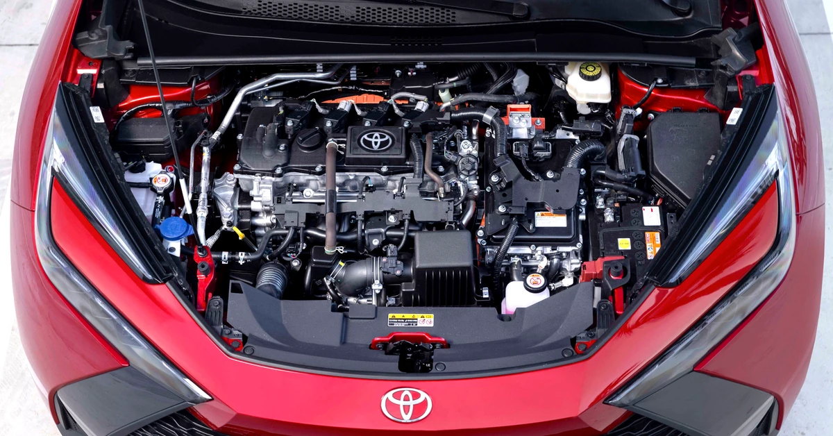 Ma silnik 2.0 i spala 3,2 l na 100 km. Toyota trzęsie rynkiem. Cena hitem