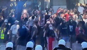 Napad na policiju kod Predsedništva