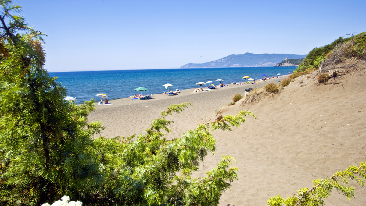 U progu sezonu wakacyjnego we Włoszech krajowa Liga Ochrony Przyrody (Legambiente) i Klub Turystyki ogłosiły listę najpiękniejszych plaż i wybrzeży. Na pierwszym miejscu znalazła się ponownie miejscowość Pollica koło Salerno na południu kraju.