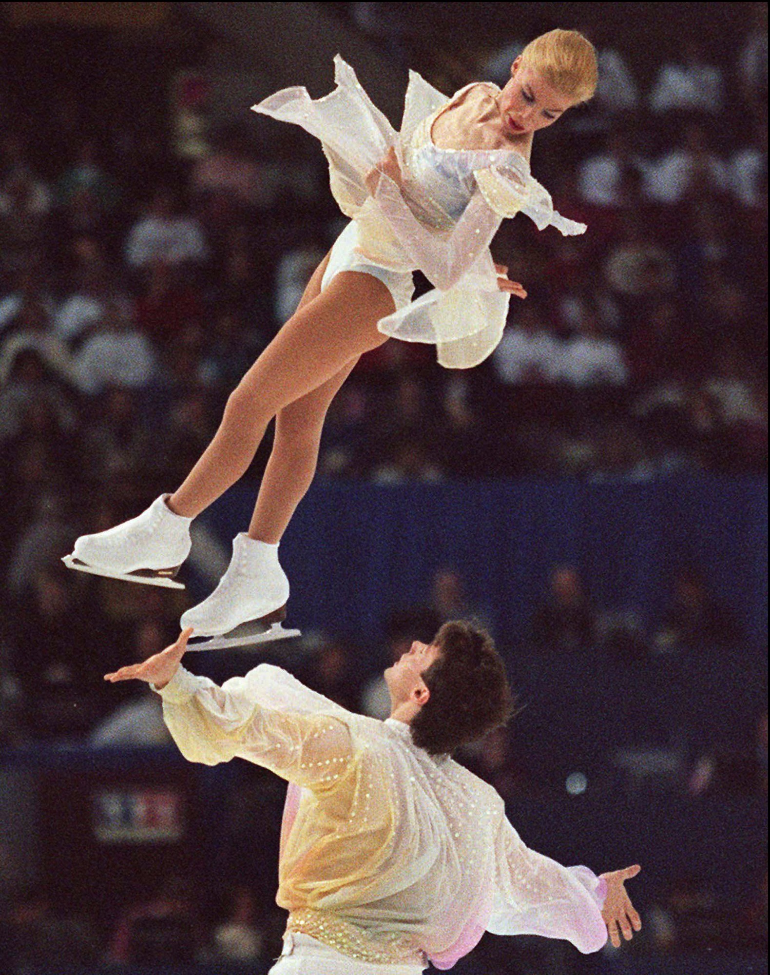 Ruskí krasokorčuliari Jevgenija Šiškovová a Vadim Naumov v roku 1996. 