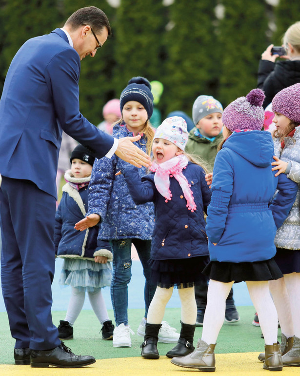 Spotkanie premiera Mateusza Morawieckiego z dziećmi i rodzicami korzystającymi ze świetlicy środowiskowej „Świetlik” w Rybiu