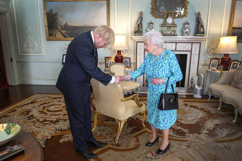 Boris Johnson i królowa Elżbieta II
