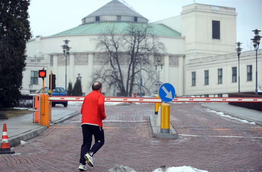 Schetyna na joggingu! Odstawił limuzynę