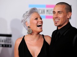 Pink pokochała bycie kurą domową? Nowe hobby: robienie na drutach!