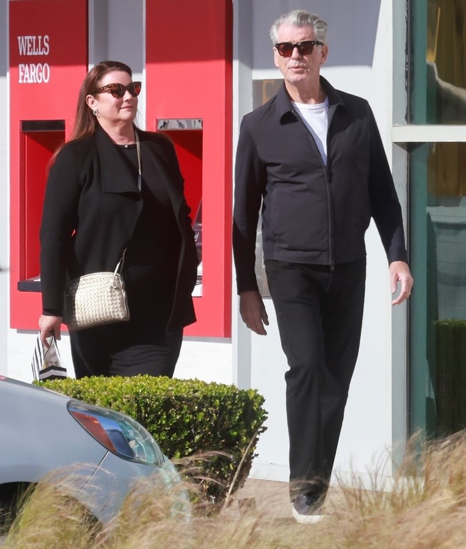 Pirs Brosnan sa suprugom Kili Šej Smit nedavno u Malibuu  The Hollywood JR / BACKGRID/Backgrid USA
