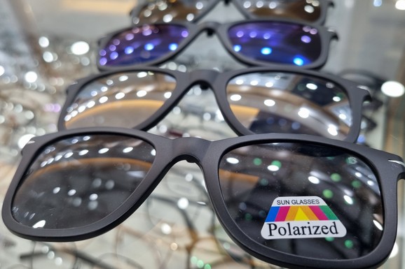 Polarizovane ili nepolarizovane naočare za sunce: Skrivene razlike koje menjaju pogled