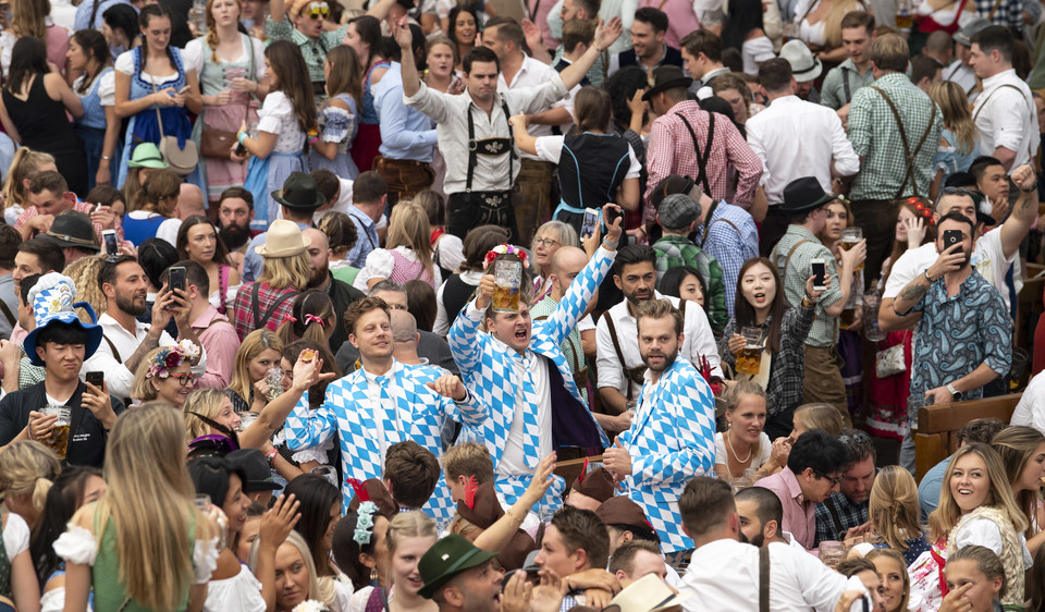 W Monachium rozpoczęło się 185. święto piwa - Oktoberfest