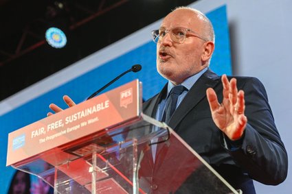 Timmermans chwali PiS za politykę socjalną. "Nie wszystko, co robią populiści, jest złe"