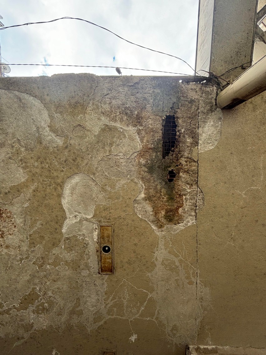 Rupe na plafonu kod Bezistana