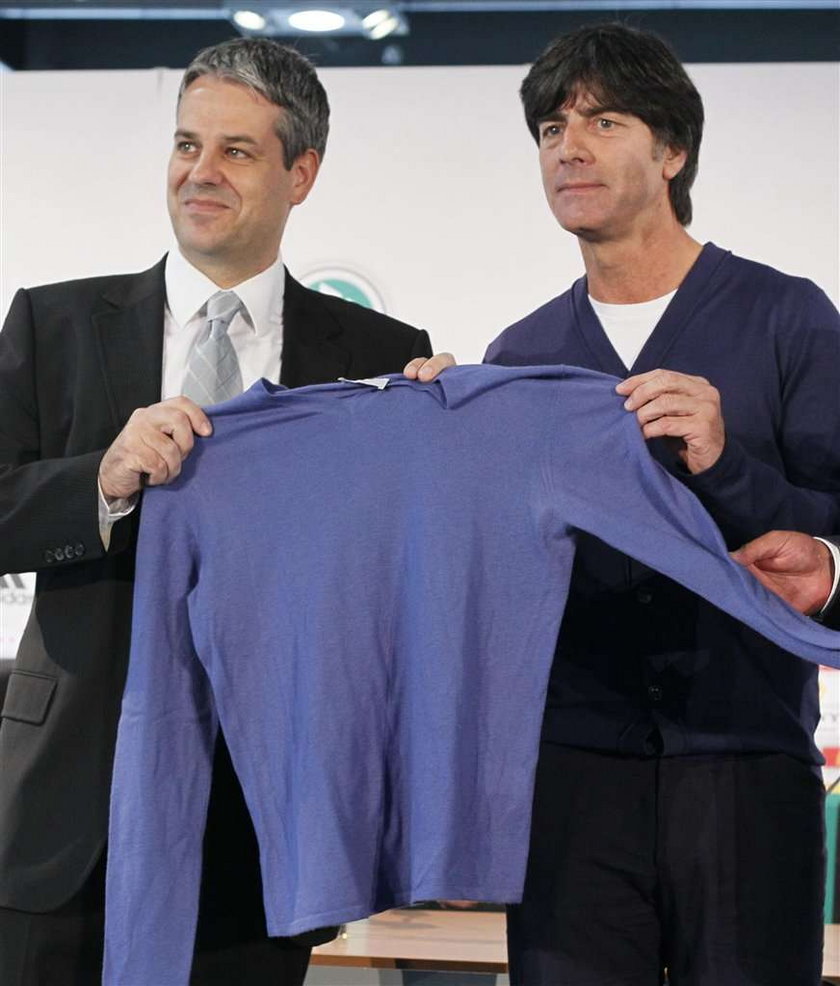 Sweter Joachima Loewa sprzedano za milion euro