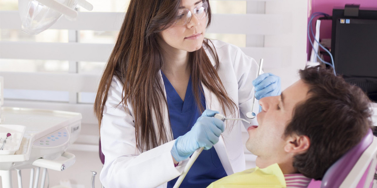 UOKiK ukarał spółkę Dr Smile Polska za sposób zawierania umów dotyczących zabiegów prostowania zębów. 