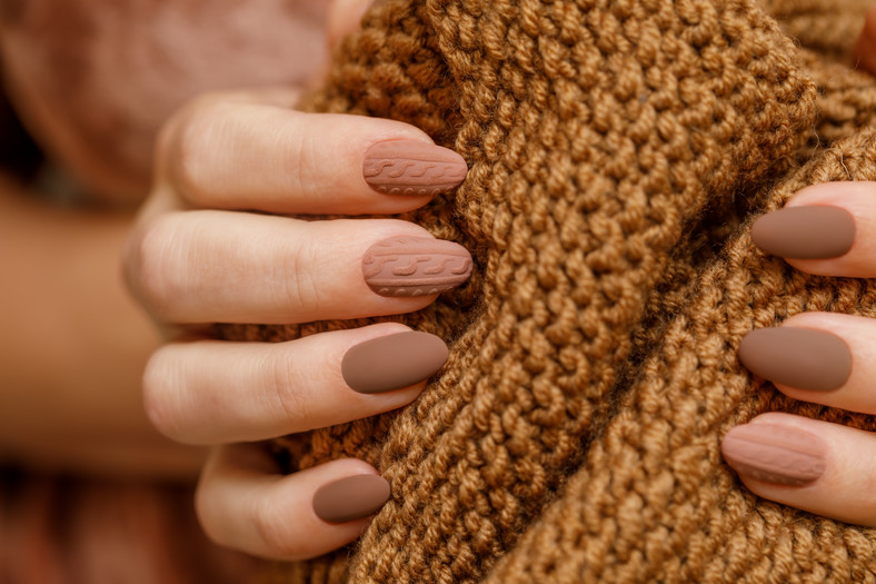 Sweterkowy manicure