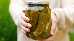 Jedz razem z kiszonkami. Wzmocnisz ich działanie, wesprzesz pracę jelit