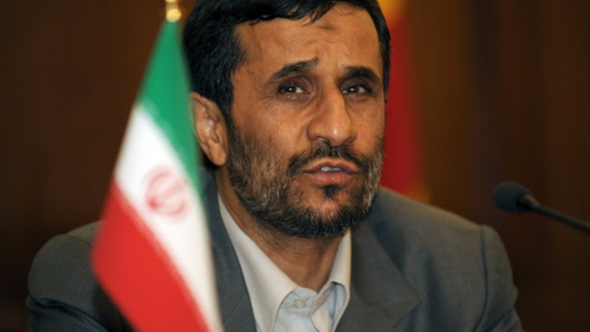Prezydent Iranu Mahmud Ahmadineżad zapowiedział, że w związku z działaniami potęg Zachodu dążącymi do izolacji ekonomicznej Iranu, jego kraj będzie musiał stać się kosmiczną i nuklearną potęgą.