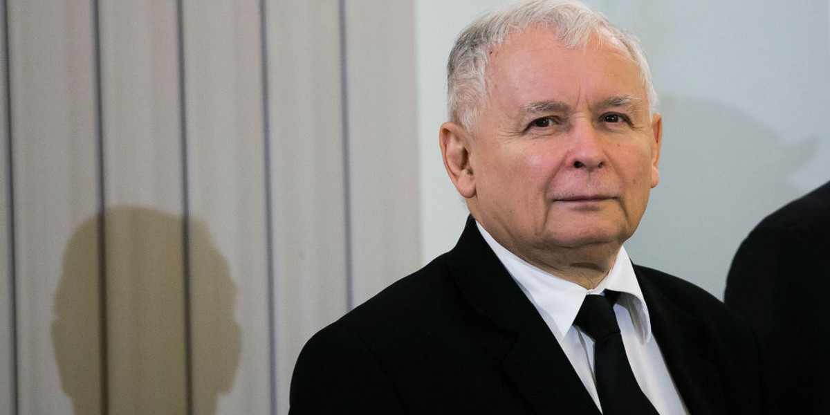 
"Nowe taśmy zaprzeczają twierdzeniom Jarosława Kaczyńskiego, że między nim a biznesem Srebrnej jest mur. Stawiają też pod znakiem zapytania deklaracje majątkowe prezesa" - pisze wtorkowa "Gazeta Wyborcza"