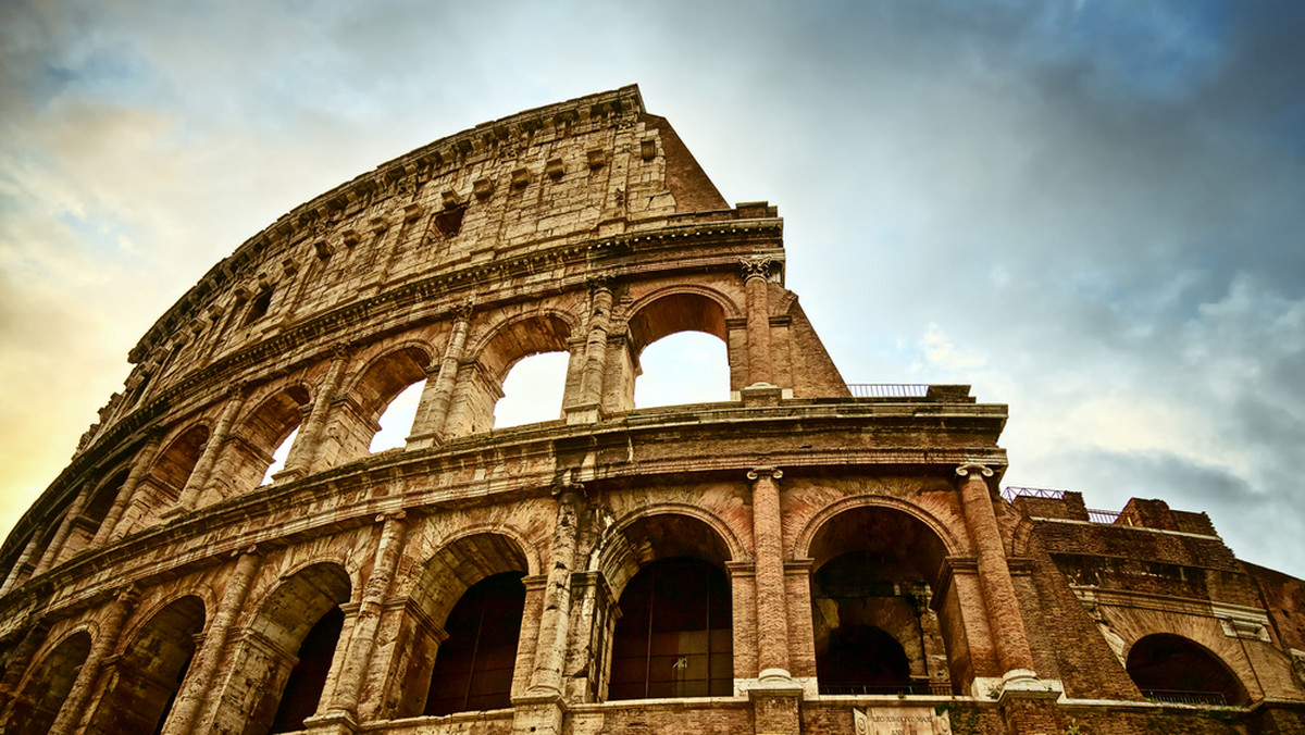 Włoskie służby przewidują, że tysiące mieszkańców opuści dziś Rzym w obawie przed trzęsieniem ziemi. Panikę wzbudzają przewidywania sejsmologa Raffaele Bendani, który zmarł w 1979 roku. Ogłosił on, że stolica Włoch 11 maja 2011 r. zostanie zniszczona - informuje bbc.co.uk.