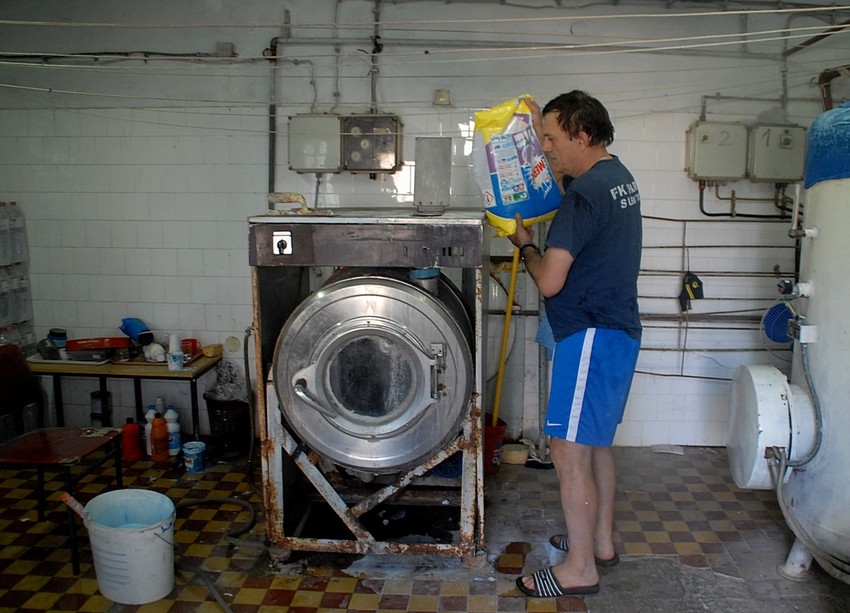 Dresovi se peru u veš-mašini iz 1978. godine