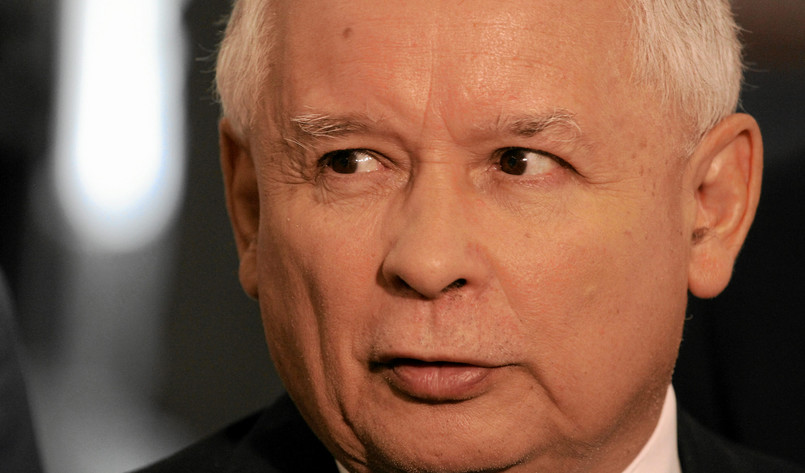 Tuż za Januszem Palikotem uplasował się Jarosław Kaczyński. Zdobył 30,2 proc. nieprzychylnych głosów. Warto podkreślić, że w ostatnich wyborach prezydenckich w 2010 roku prezes PiS zmierzył się w II turze z Bronisławem Komorowskim