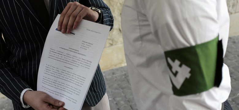 ONR donosi na KOD do prokuratury. "Złośliwie przeszkadzali w pogrzebie Inki i Zagończyka"
