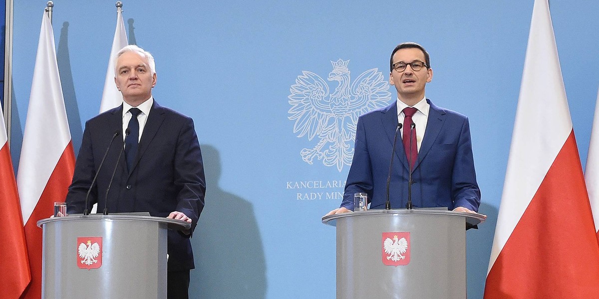 Premier Mateusz Morawiecki i wicepremier Jarosław Gowin przedstawiają projekt Polskie Leki