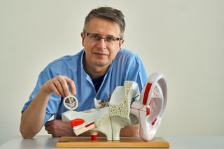 Młoteczek, kowadełko, sprężynka, czyli jak dr Marcin Konior wymyślił implant ucha środkowego [Eureka! DGP]