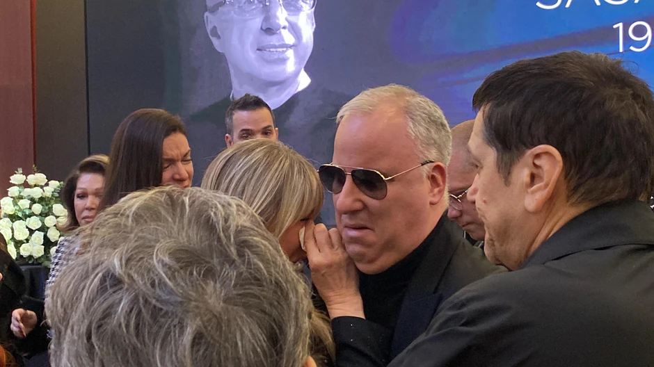 Suzana Jovanović jeca na sav glas, svi je grle