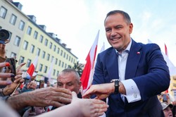 Kawalerka przejęta przez Nawrockiego od Jerzego Ż. z nową umową darowizny. Dla kogo?