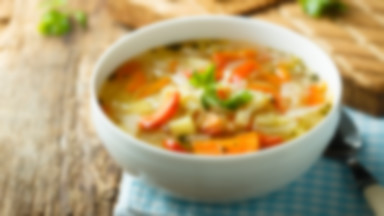 Kapuśniak z młodej kapusty – sycący posiłek dla miłośników zup