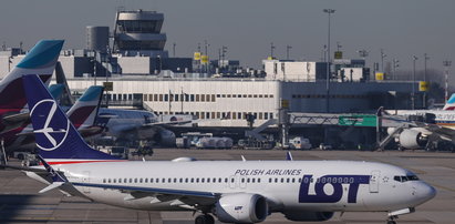 Związkowcy: LOT pozwalniał polskie stewardessy i zatrudnia Węgierki