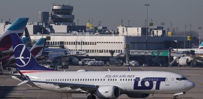 Związkowcy: LOT pozwalniał polskie stewardessy i zatrudnia Węgierki