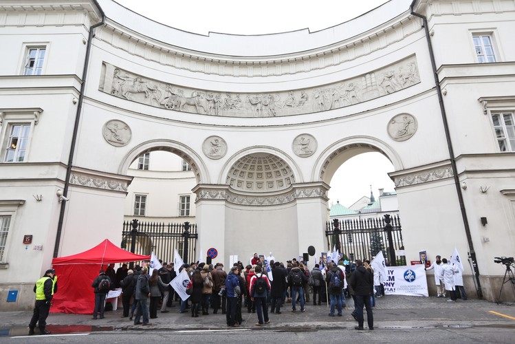 Pikieta Ogólnopolskiego Związku Zawodowego Lekarzy odbyła się przed siedziba Ministerstwa Zdrowia