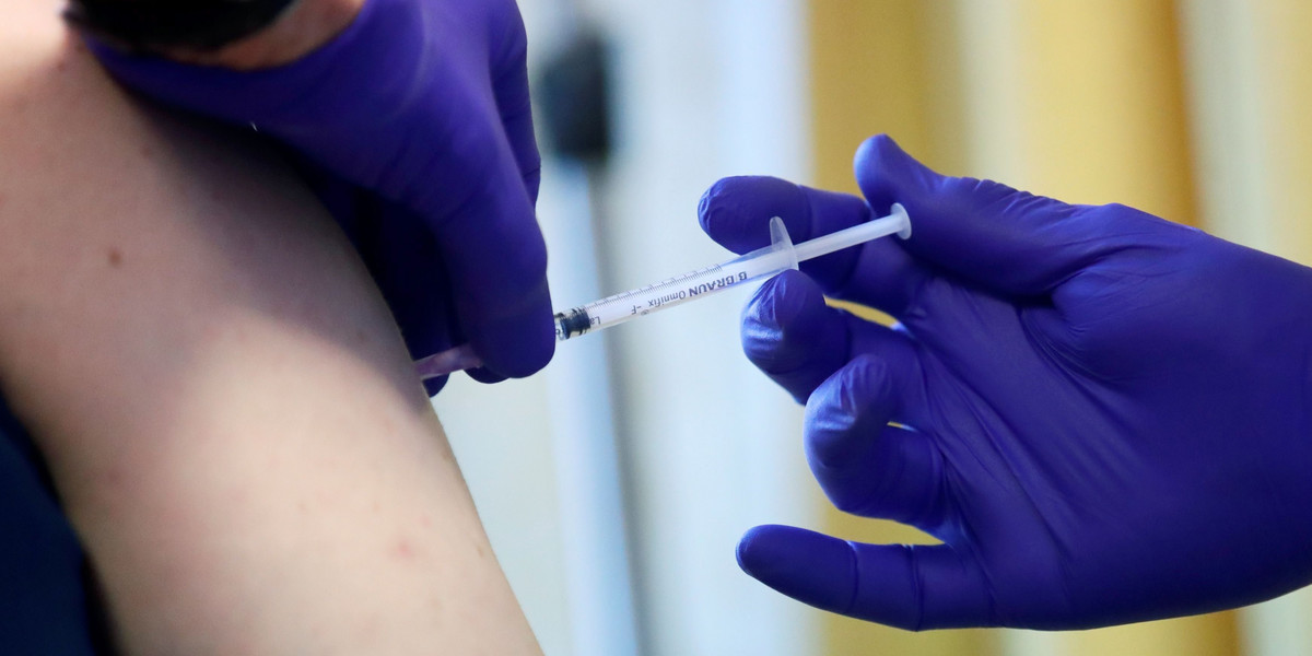 Zdaniem naukowców, szczepionki mogą nie wystarczyć do powstrzymania pandemii koronawirusa.