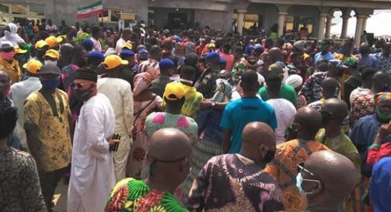 Sympathisers and loyalists throng Buruji Kashamu's Ijebu-Igbo home (Punch)