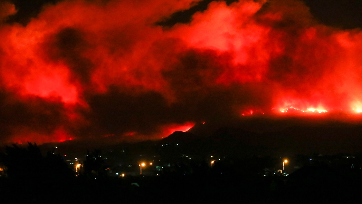 SOUTH AFRICA FIRE (Fire in Cape Town)