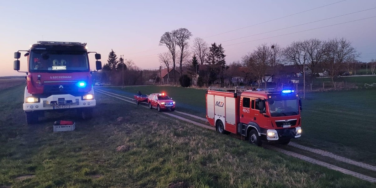 Drewnica. Zwłoki mężczyzny na brzegu rzeki. Ciało znalazł wędkarz.