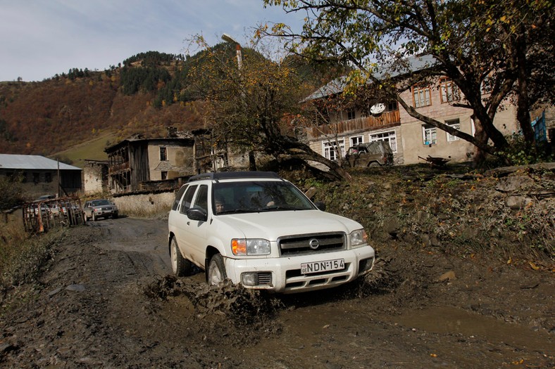 Auto Świat 4x4 Expedition: toast za Gruzję