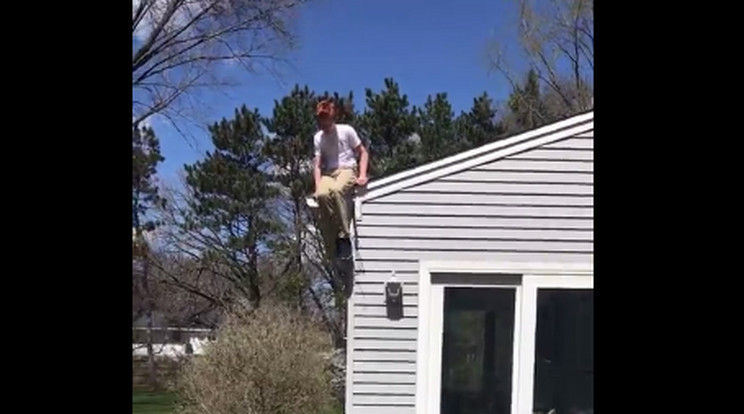 A fiú úgy gondolta jó móka lenne leugrani a tetőről